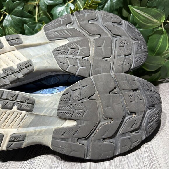 Athletic_Shoes